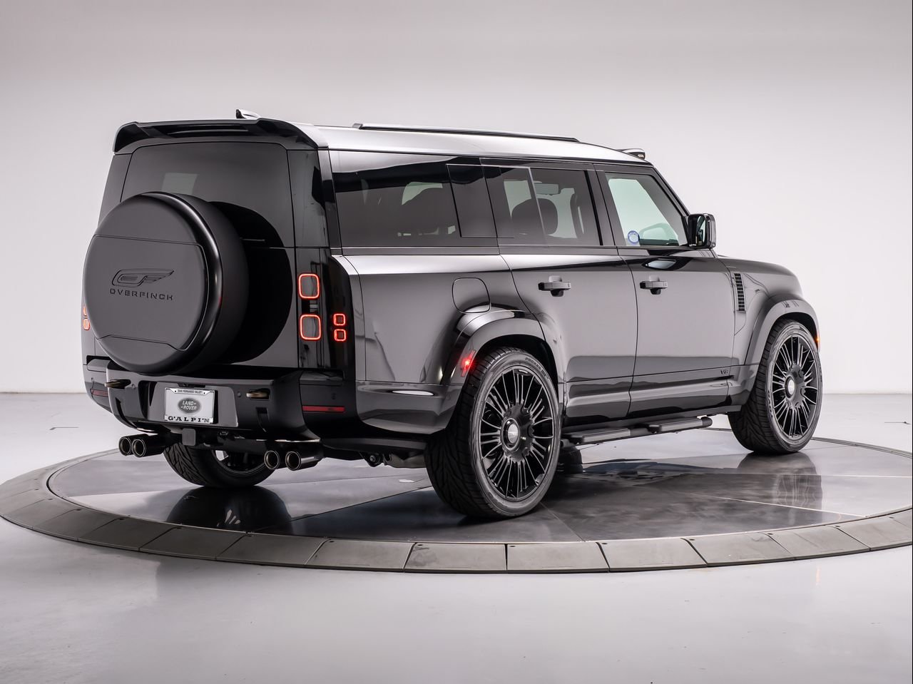 New 2026 Santorini Black Land Rover P500 V8 image 5