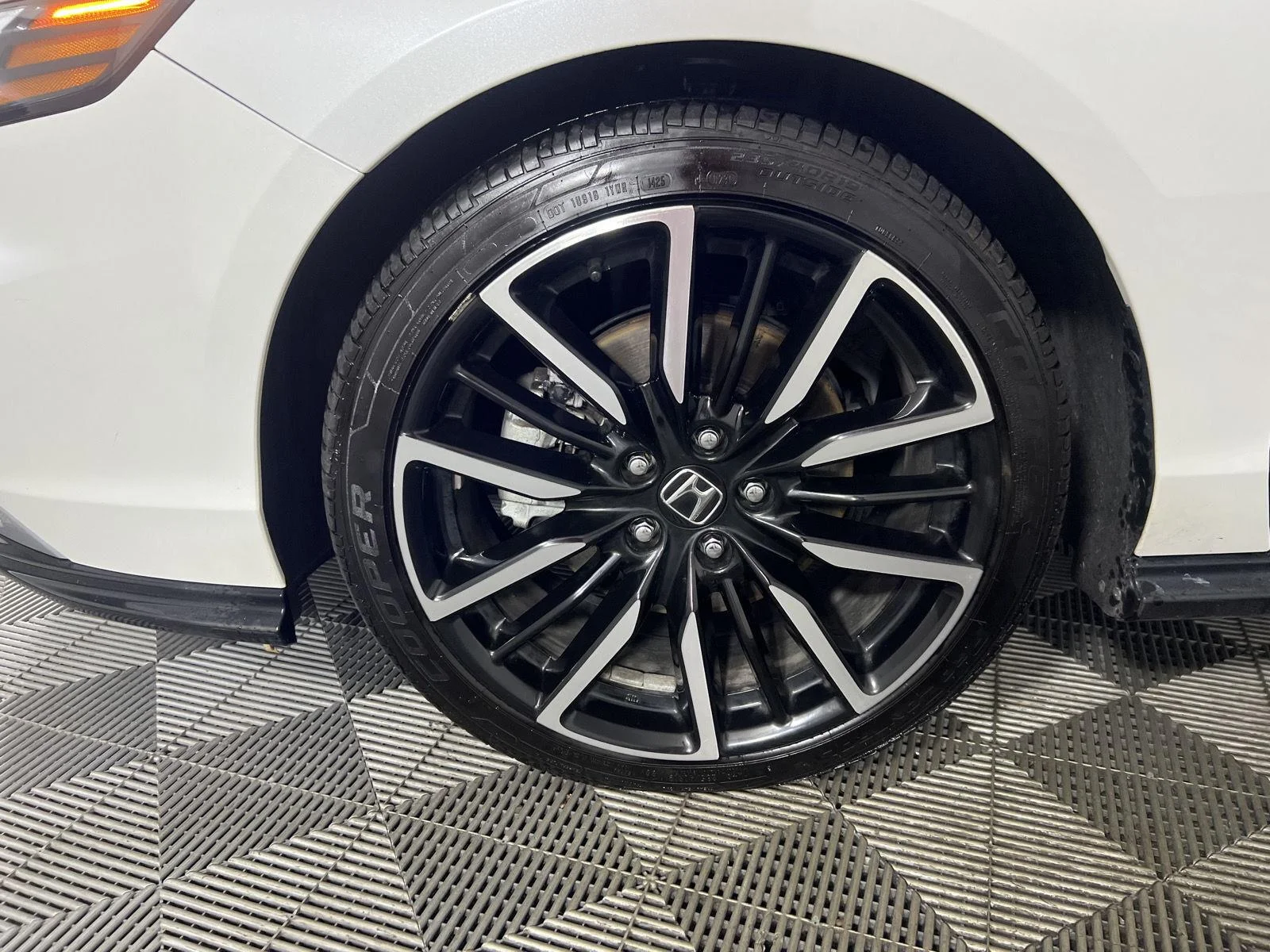 Used 2023 Platinum White Pearl Honda Touring image 23