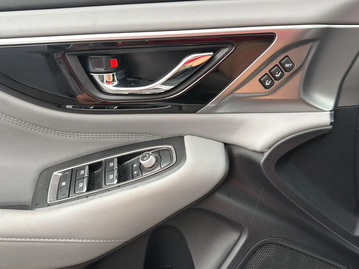 Used 2020 Ice Silver Metallic Subaru Limited XT image 12