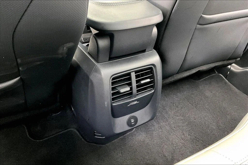 Used 2025 White Metallic Ford Premium image 33