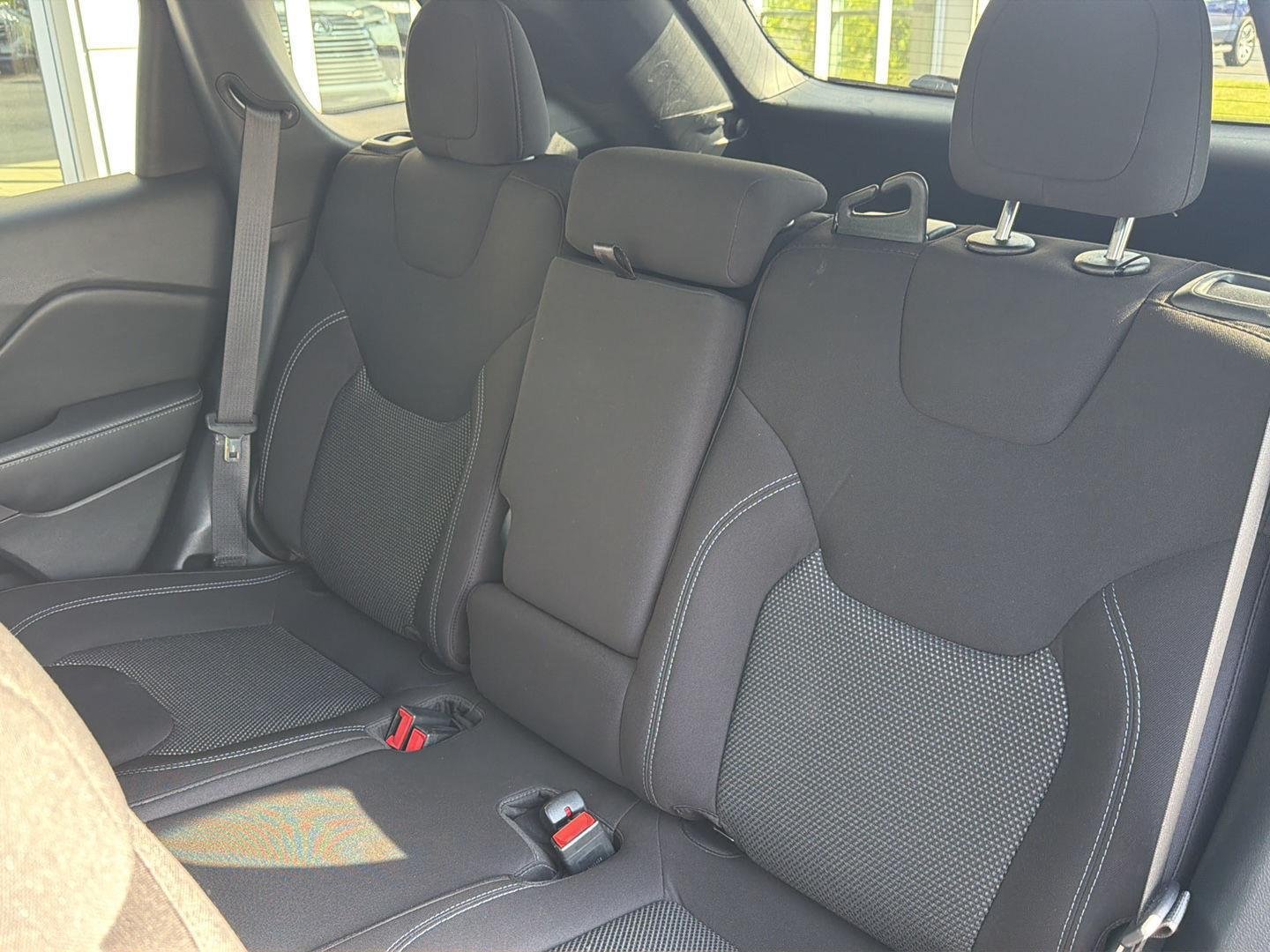 Used 2020 Billet Silver Metallic Clearcoat Jeep Latitude image 29