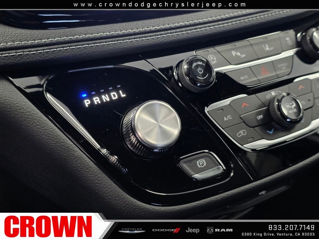 New 2026 Diamond Black Crystal Pearl-Coat Exterior Paint Chrysler Select image 18