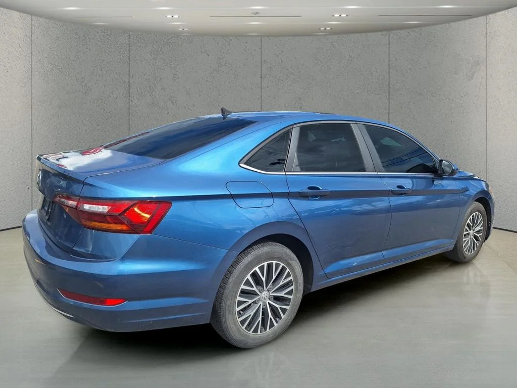 Used 2019  Volkswagen  image 4