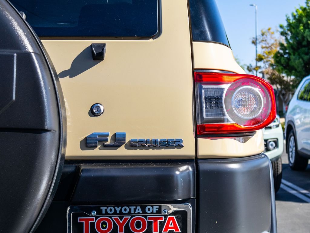 Used 2012  Toyota Base image 14