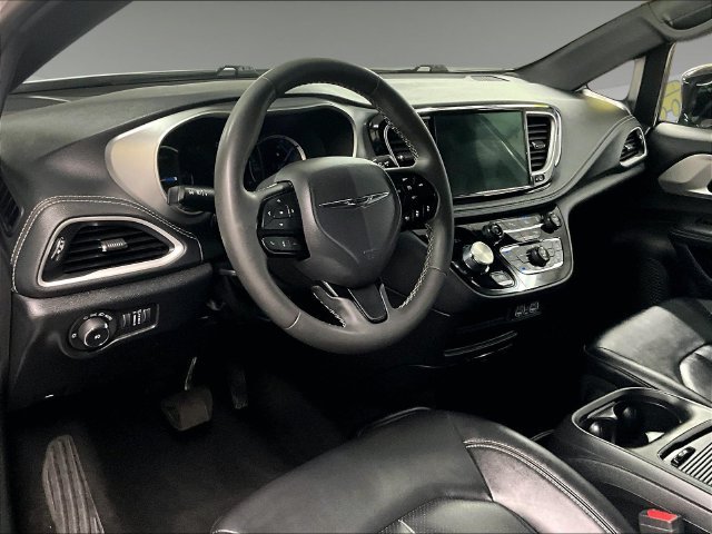 Used 2024 White Chrysler Select S Appearance image 8