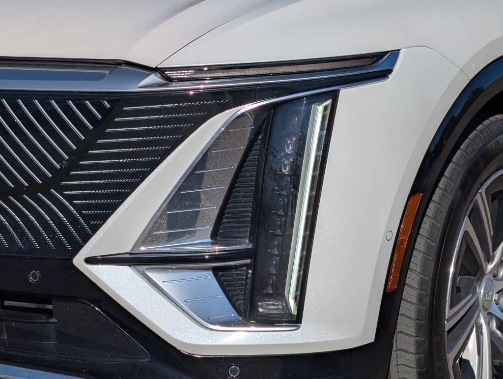 Used 2024 Crystal White Tricoat Cadillac Luxury 2 image 8