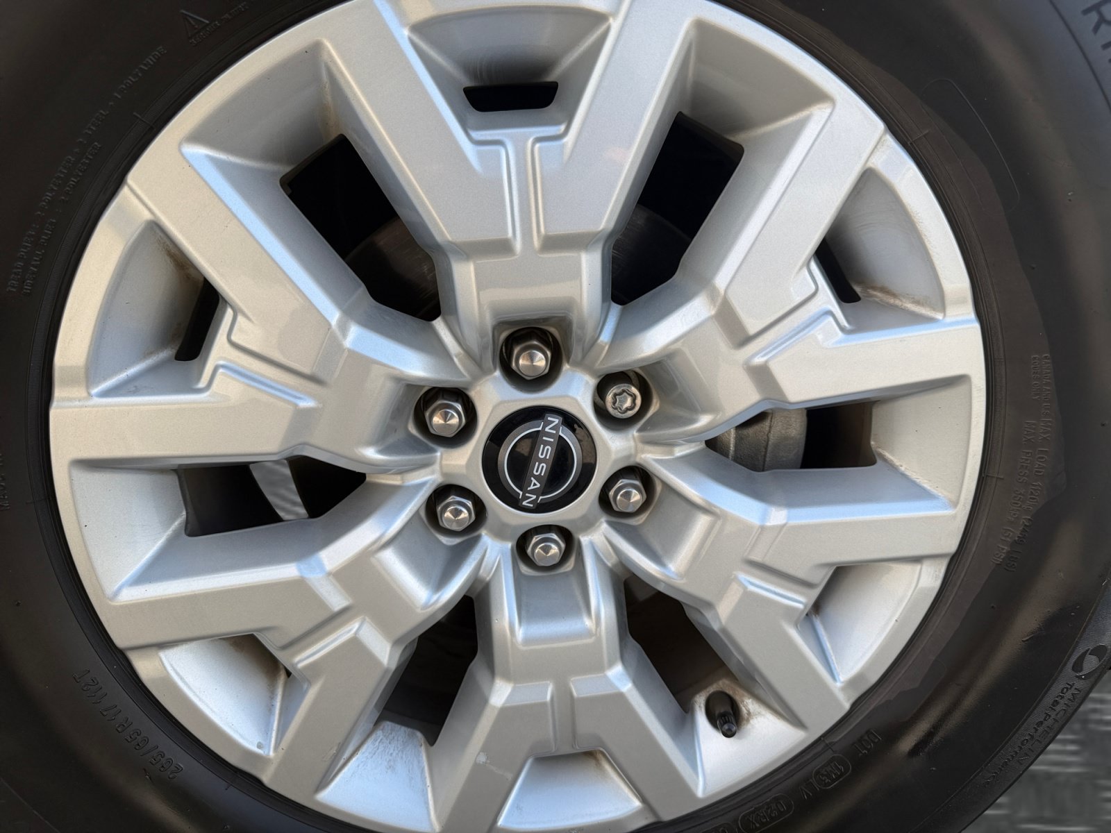 Used 2023 Glacier White Nissan SV image 9