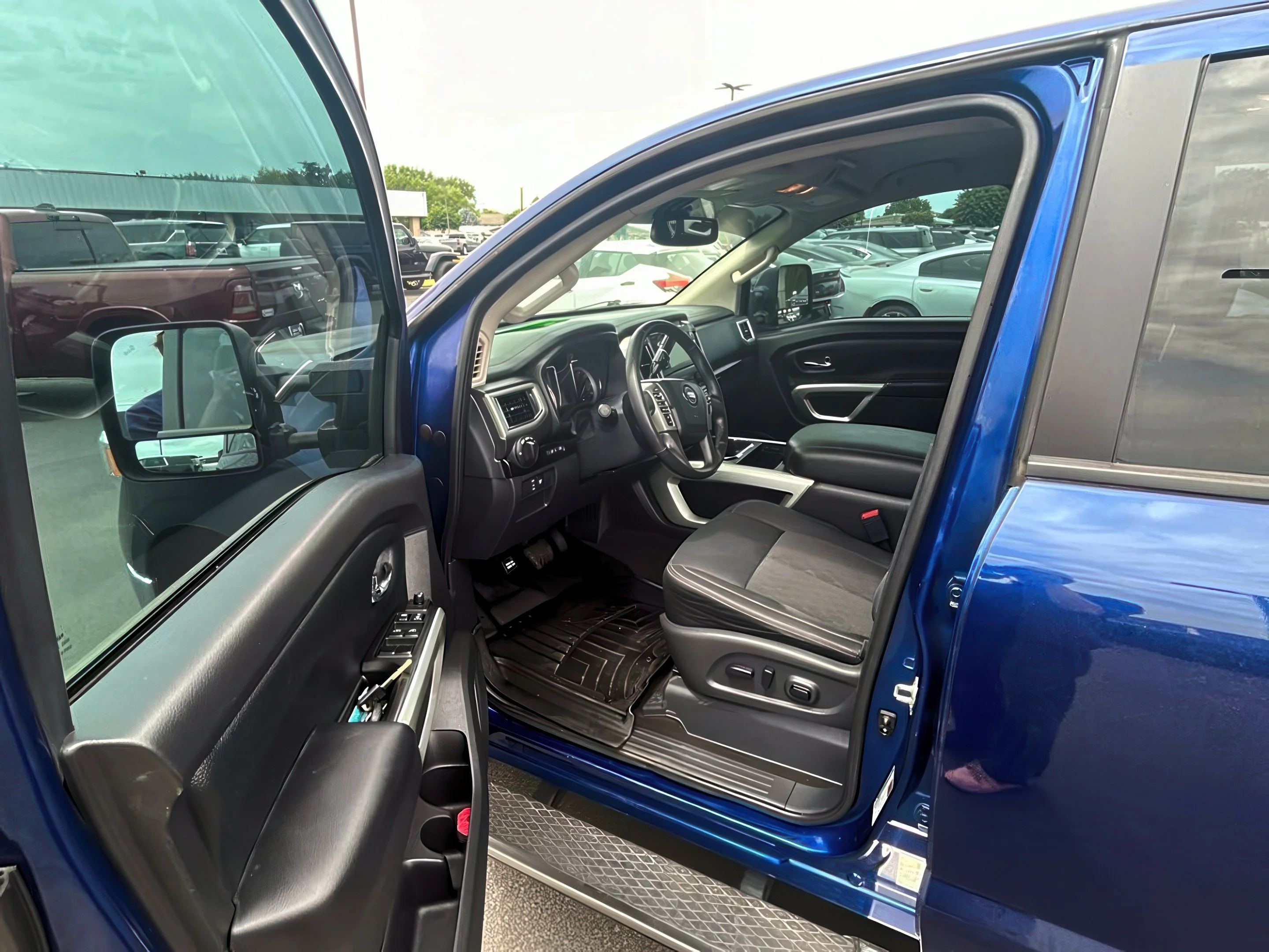 2019 Nissan Titan SV - Photo 22