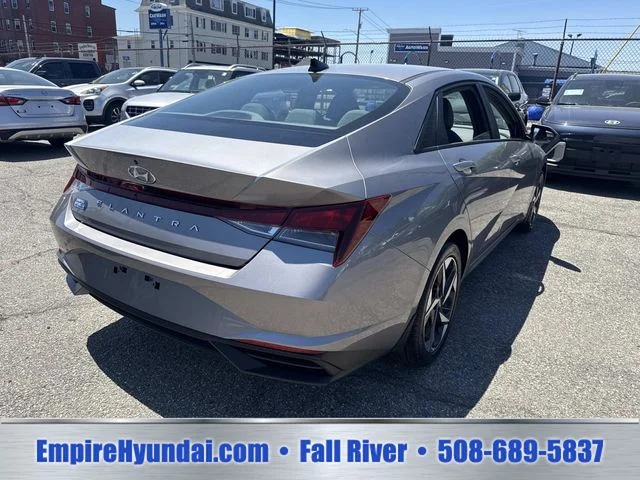 Used 2023  Hyundai SEL image 6