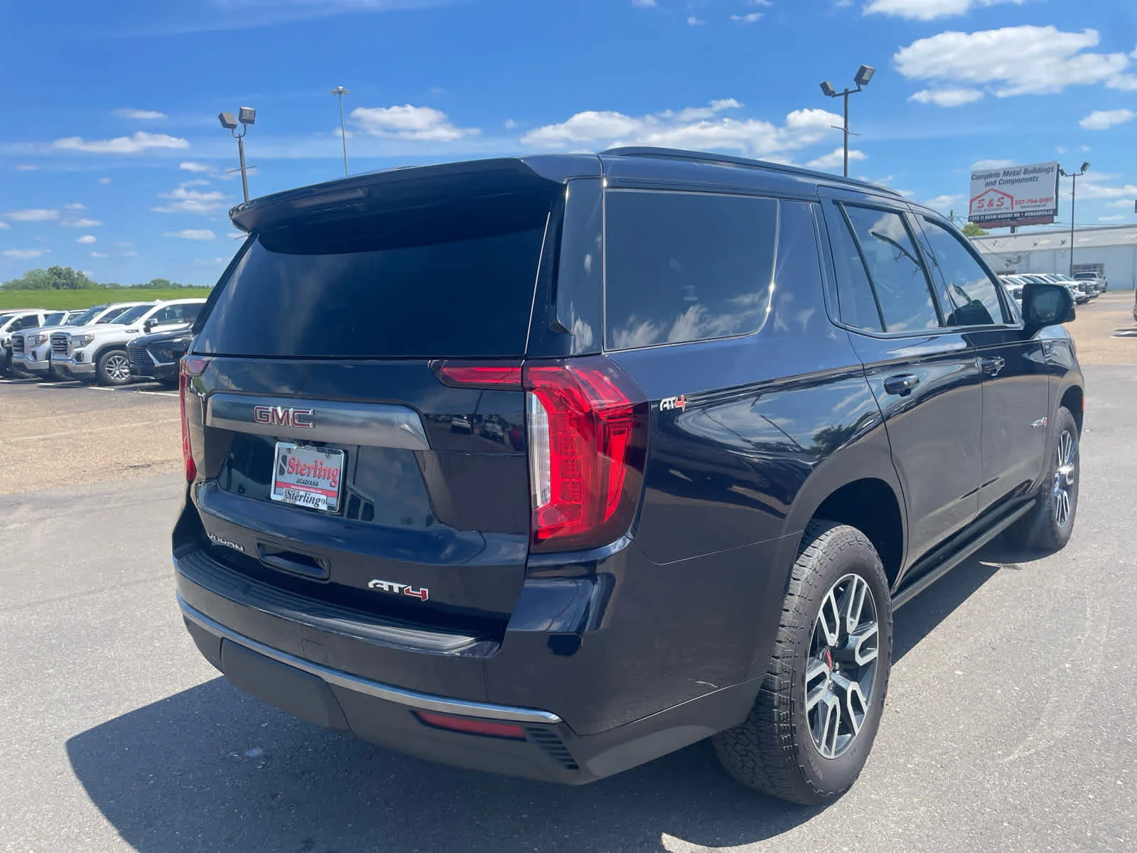 2023 GMC Yukon AT4 - Photo 6