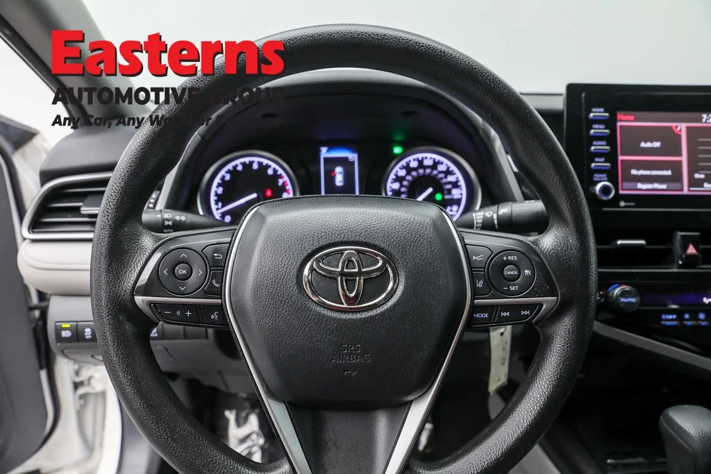 Used 2022 White Toyota LE image 10
