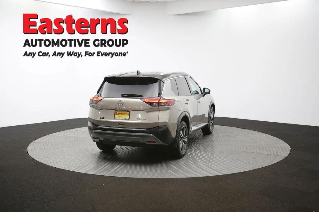 Used 2023 Silver Nissan SL image 40