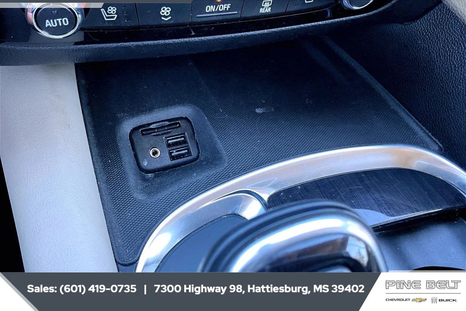 Used 2021 White Frost Tricoat Buick Premium image 24
