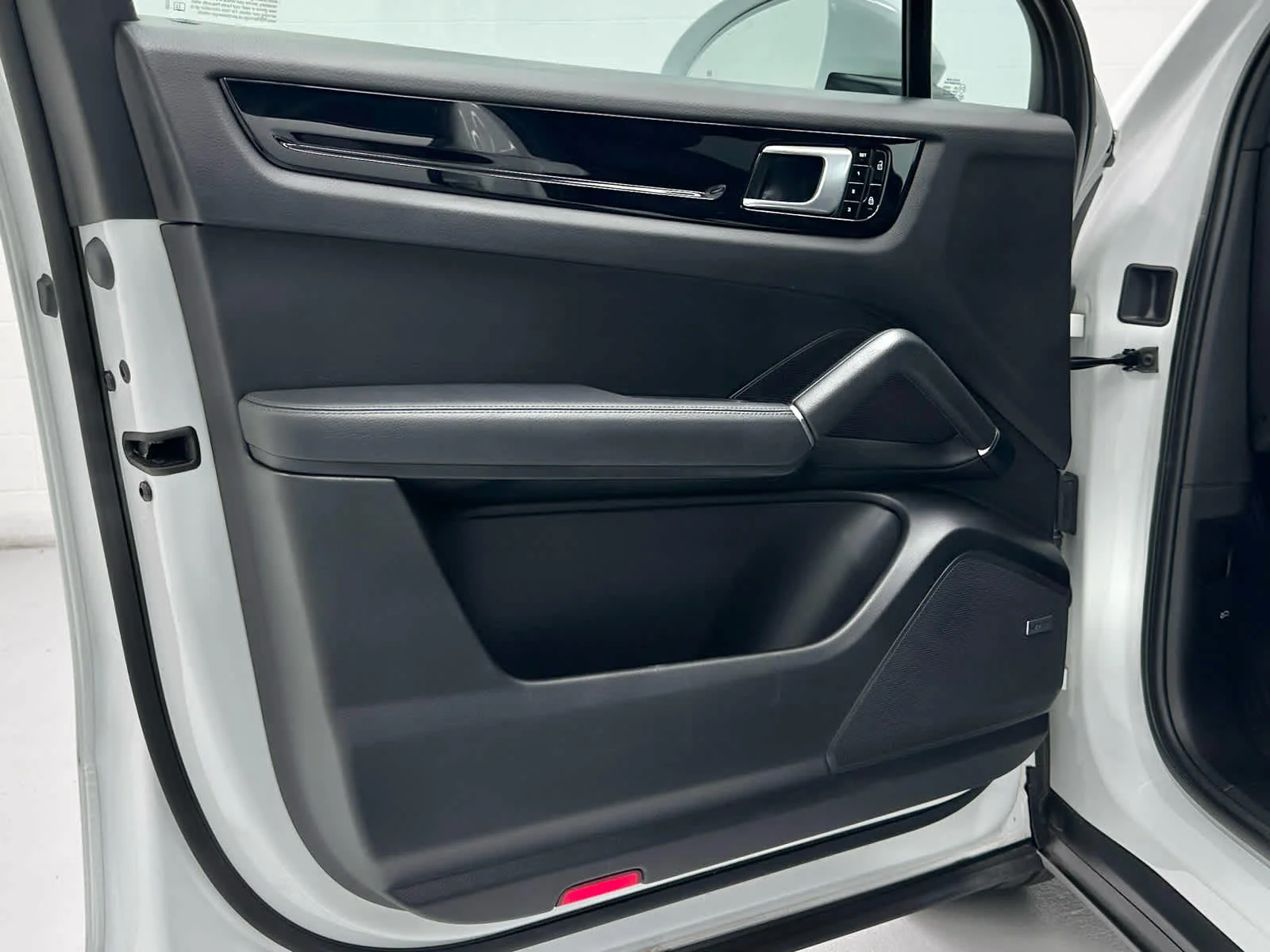 Used 2021 White Porsche  image 23