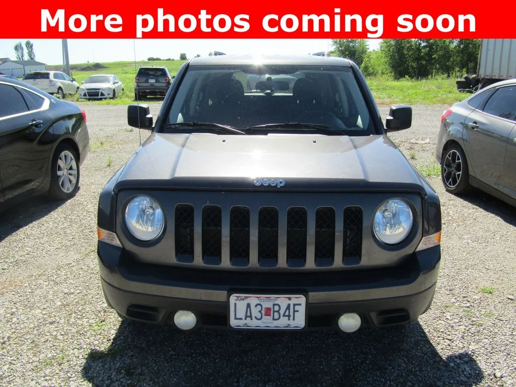 Used 2015 Gray Jeep Sport image 8