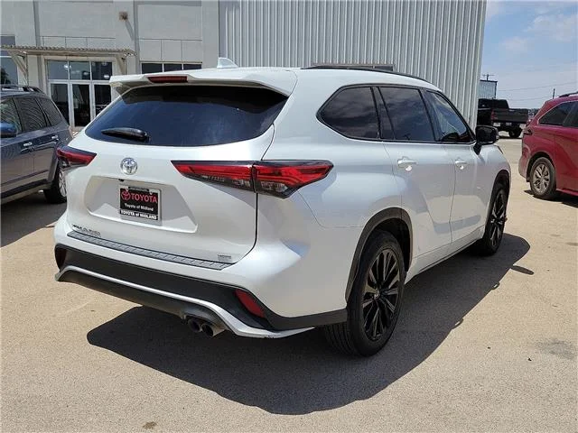 Used 2023 Wind Chill Pearl Toyota XSE Front-Wheel Drive image 4