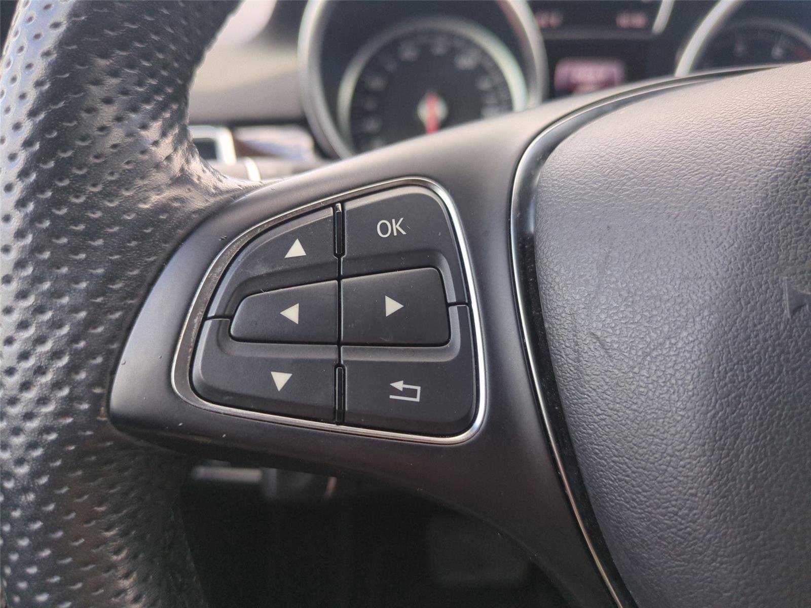 Used 2018 designo Diamond White Metallic Mercedes-Benz GLE 350 image 20