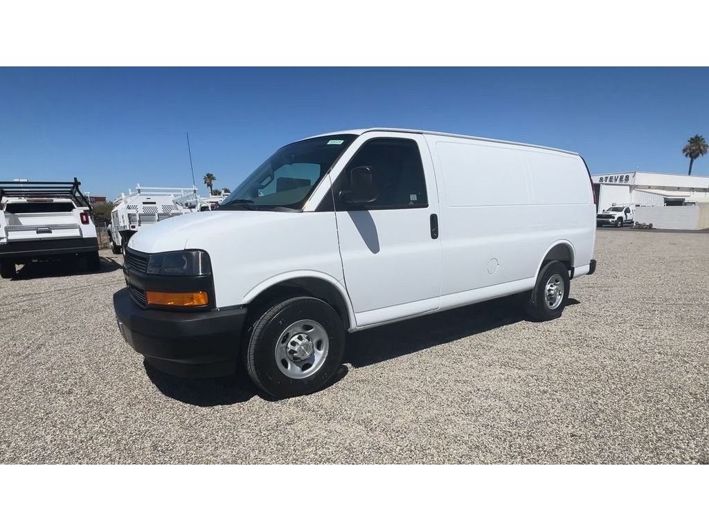 New 2026 Summit White Chevrolet 1WT image 8
