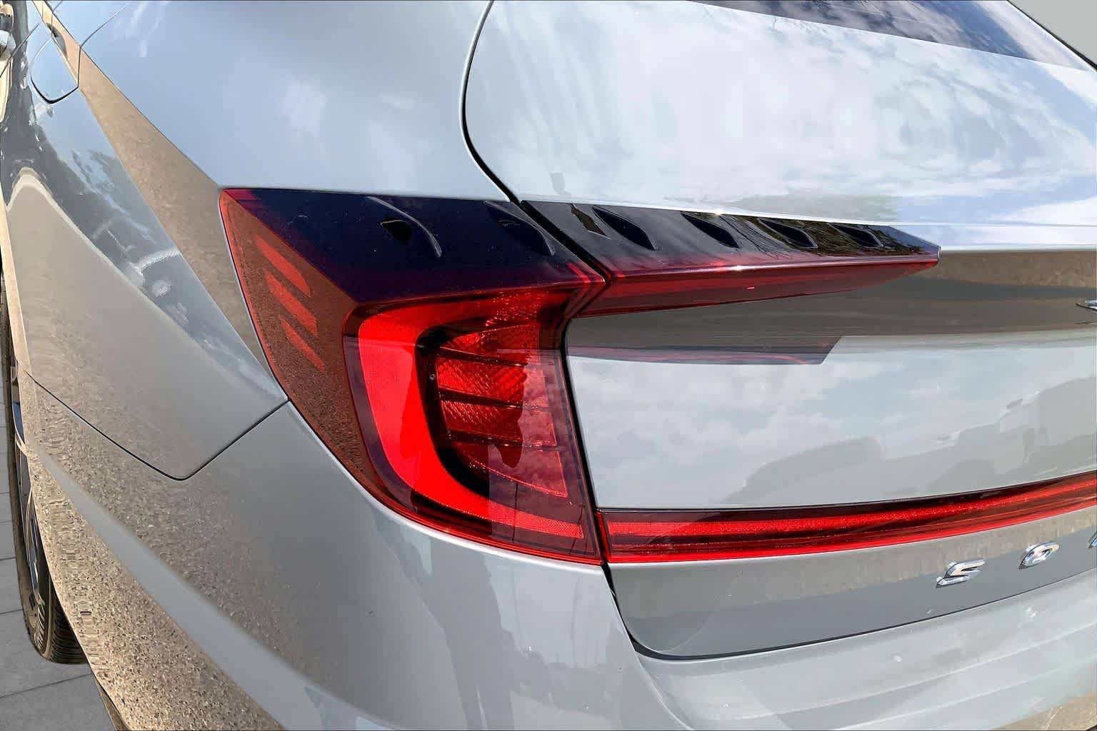 Used 2020 Hampton Gray Hyundai SEL image 30