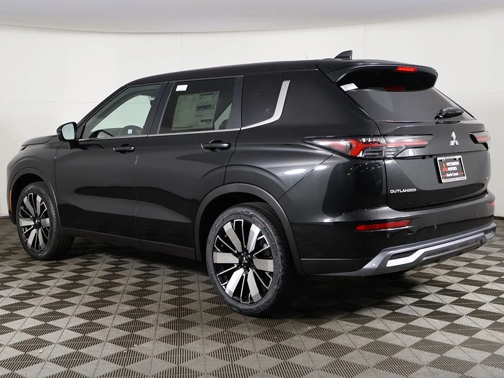 New 2026 Black Mitsubishi SE image 10