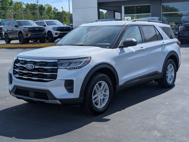 New 2026 Space White Metallic Ford Active image 2