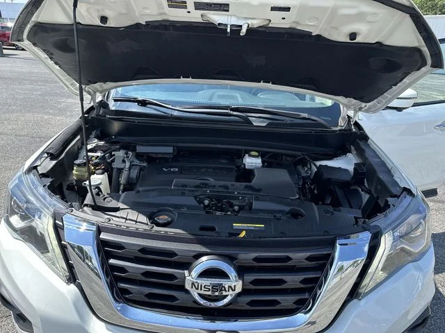 Used 2019 White Nissan SL image 19