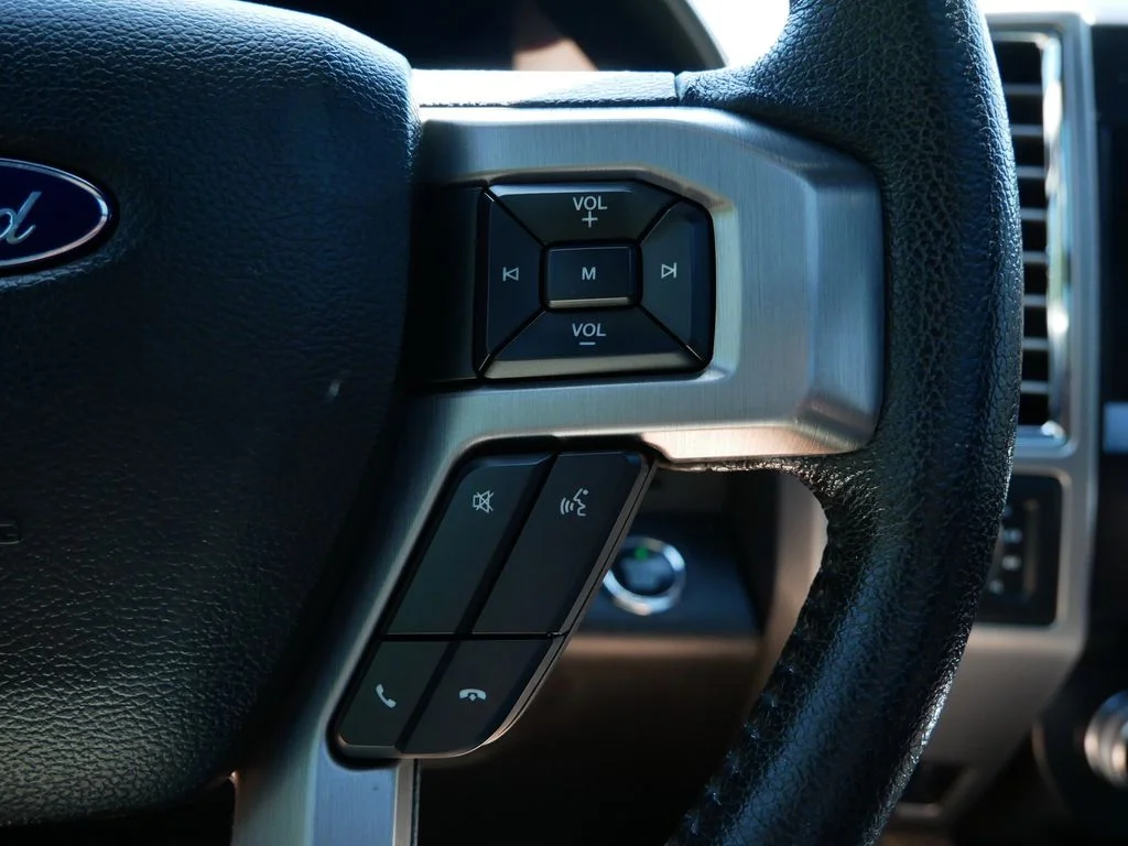 Used 2015 White Ford Platinum image 20