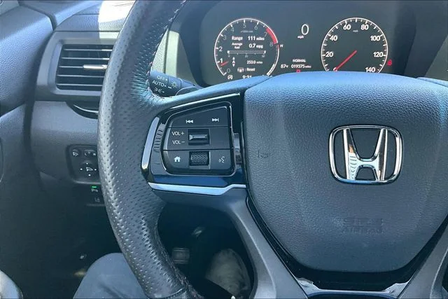 Certified Used 2025 Platinum White Pearl Honda Black Edition image 10