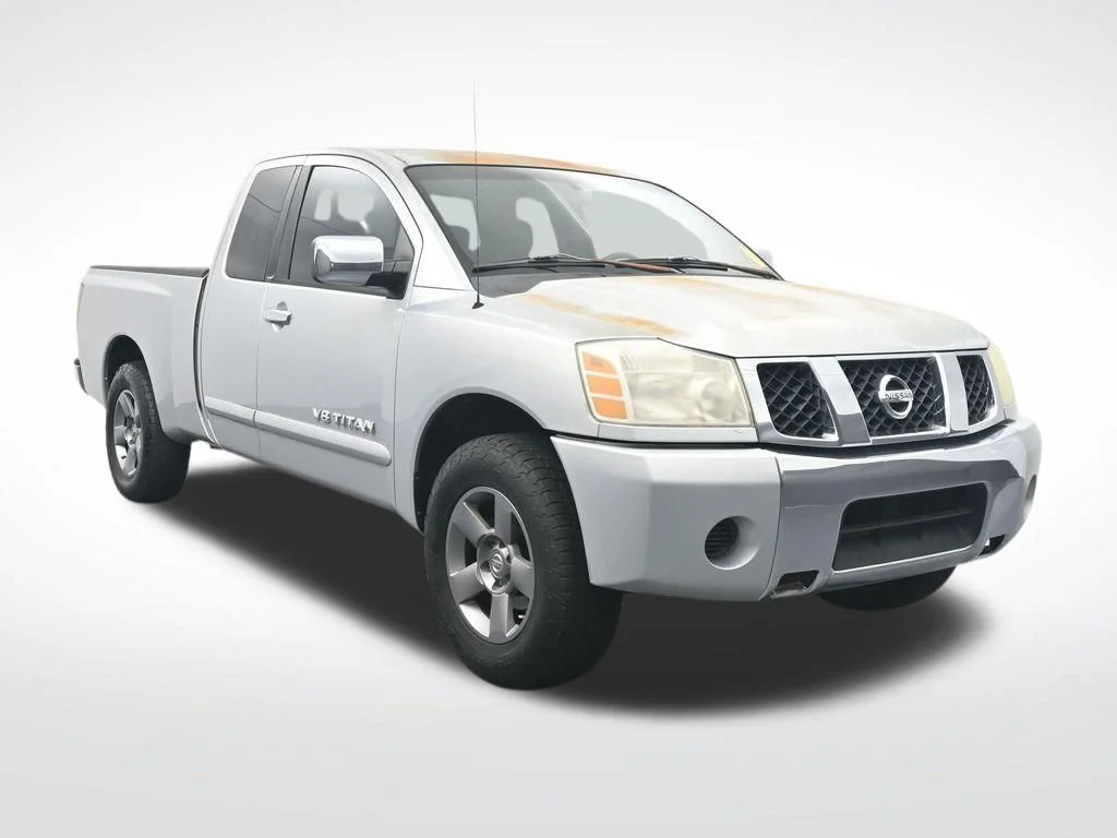 Used 2005 Silver Nissan SE image 3