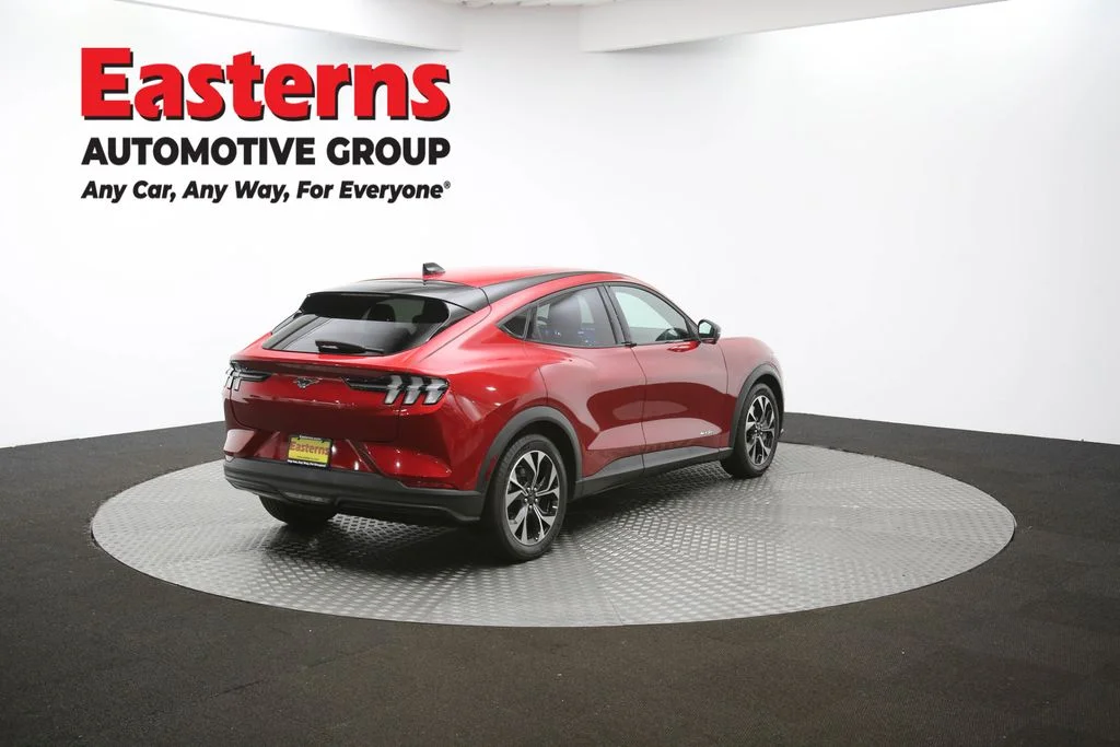 Used 2024 Red Ford Select image 39