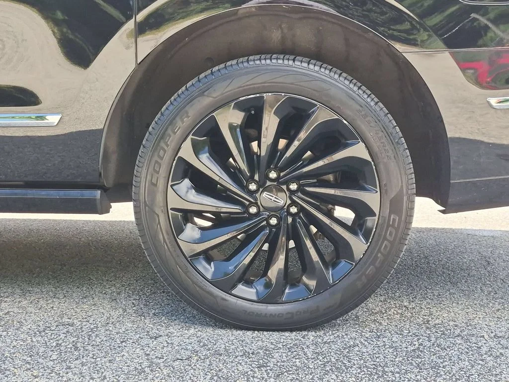 Used 2020 Black Lincoln Reserve image 36