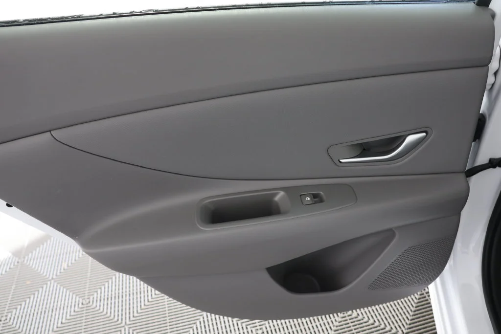 Certified Used 2025 White Hyundai SEL Convenience image 26