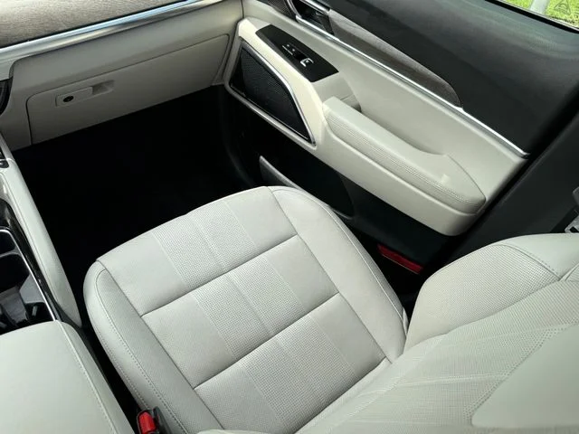 Used 2021 White Kia SX image 23