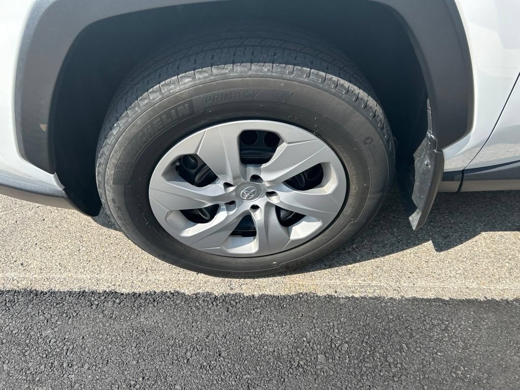 Used 2024 Ice Toyota LE image 10