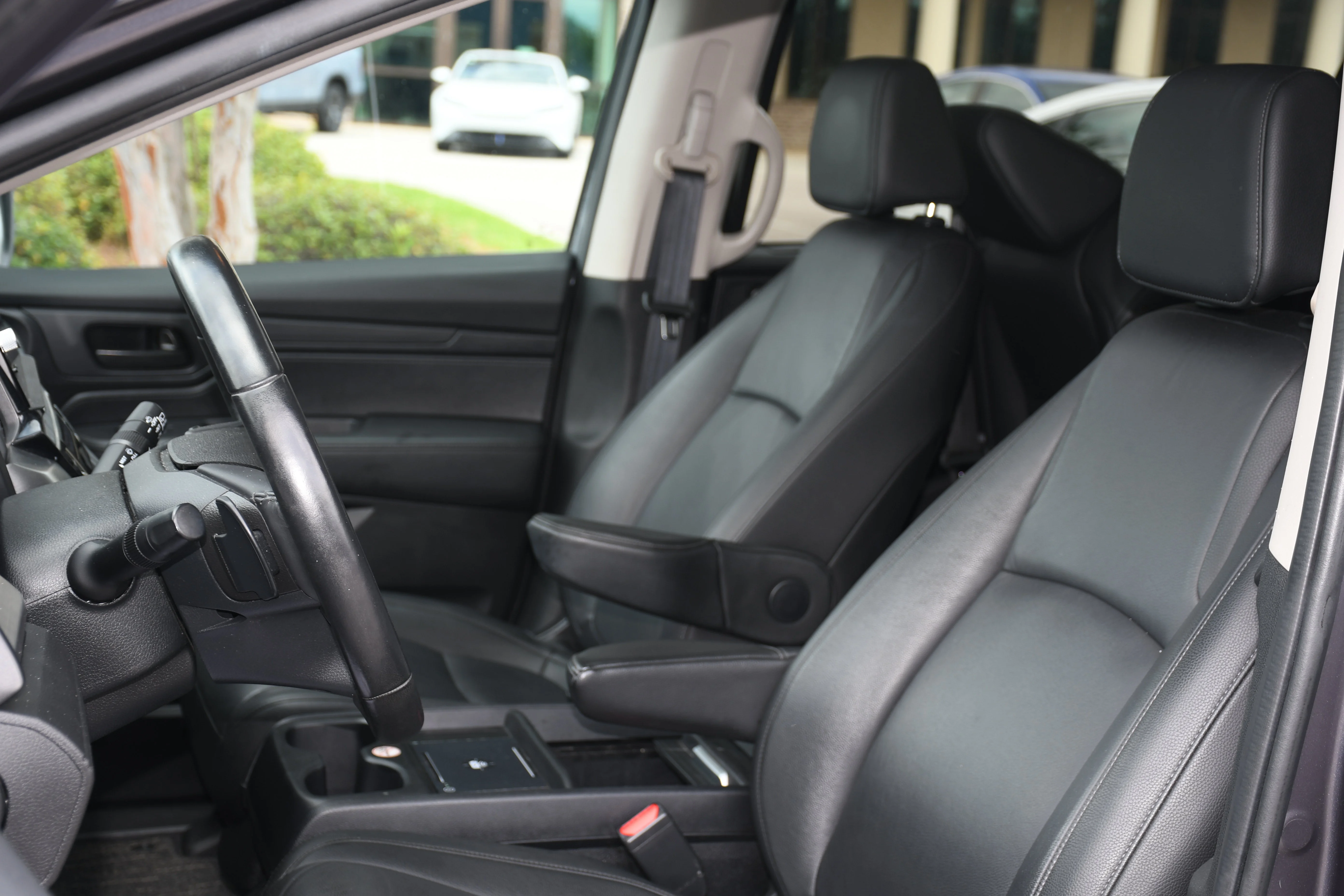 Used 2025  Honda EX-L image 13