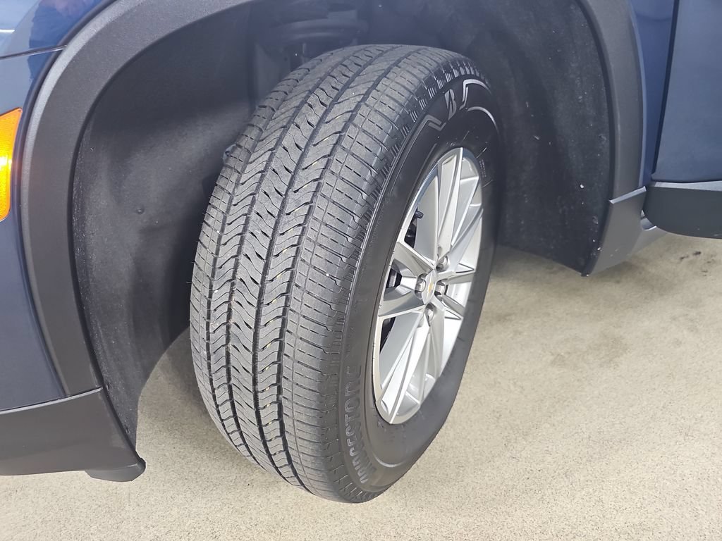 Used 2023 Northsky Blue Metallic Chevrolet LT Cloth image 38