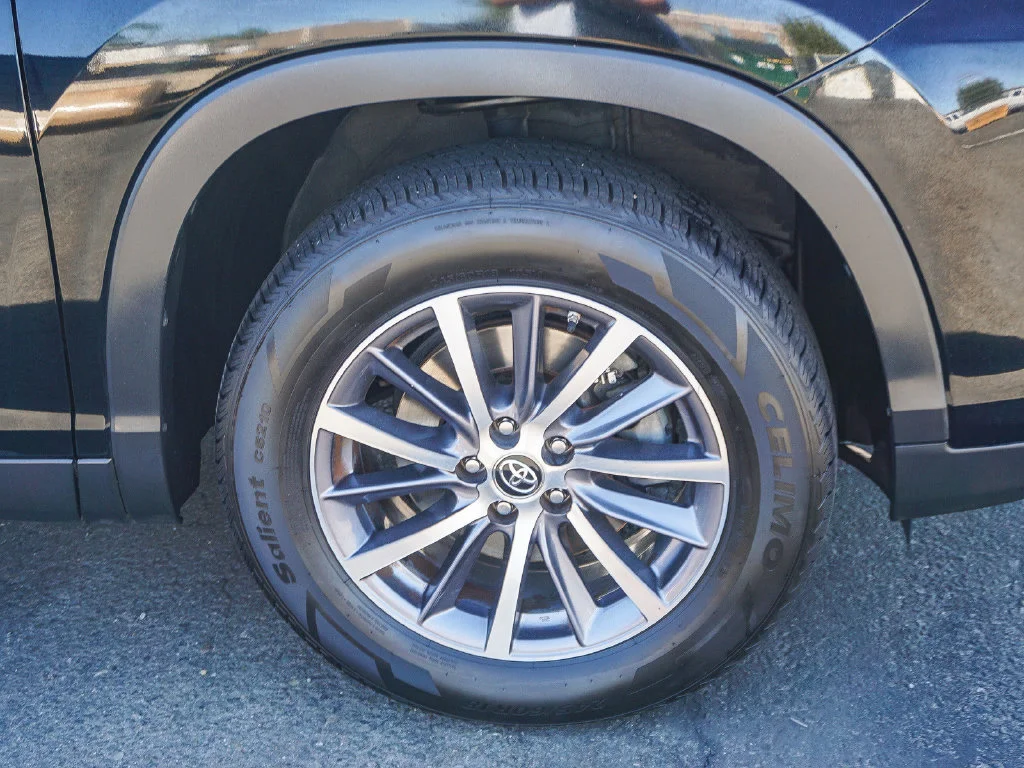 Used 2019 Black Toyota XLE image 9