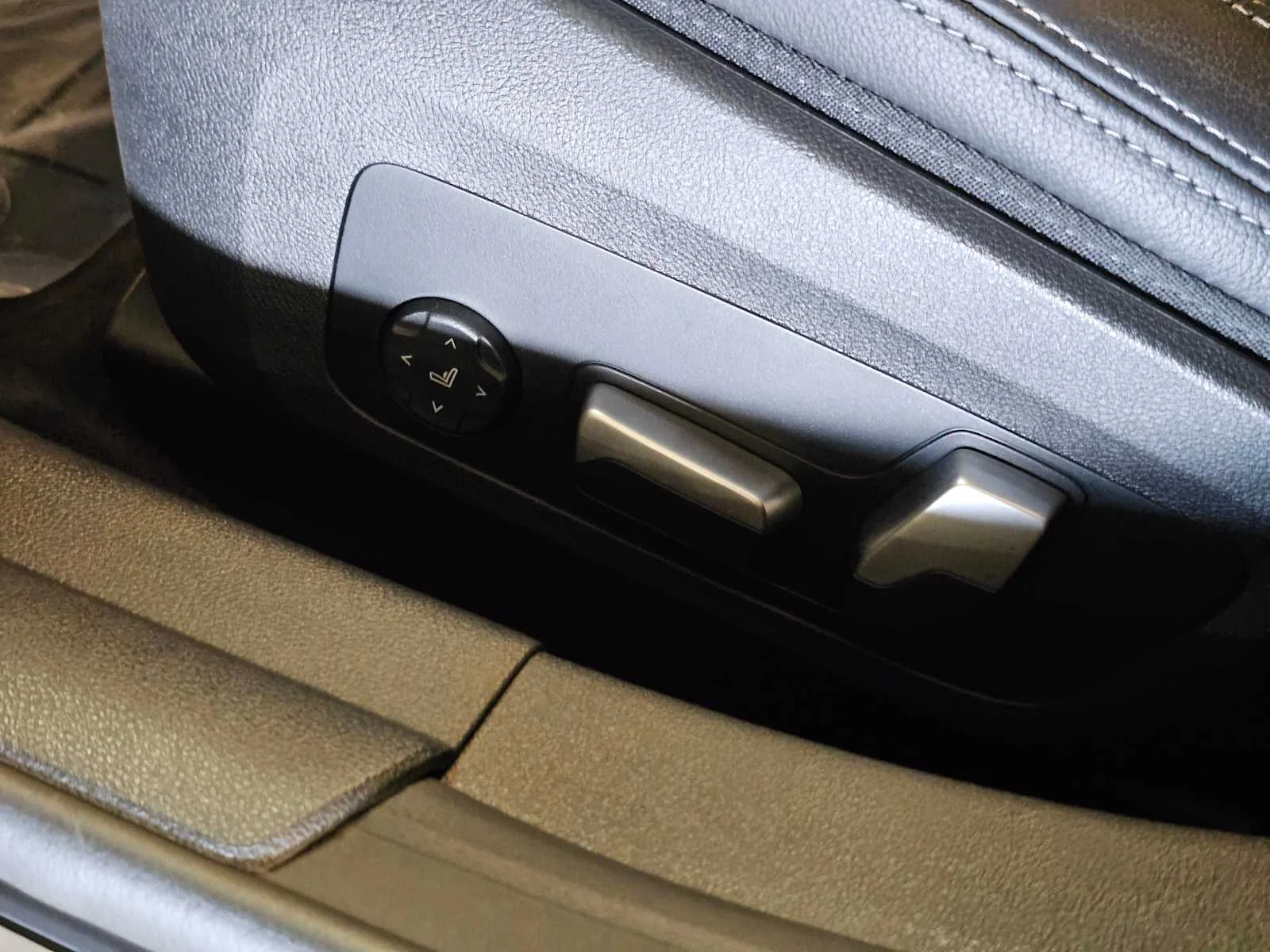 Certified Used 2023 Dravit Grey Metallic BMW M50 image 20