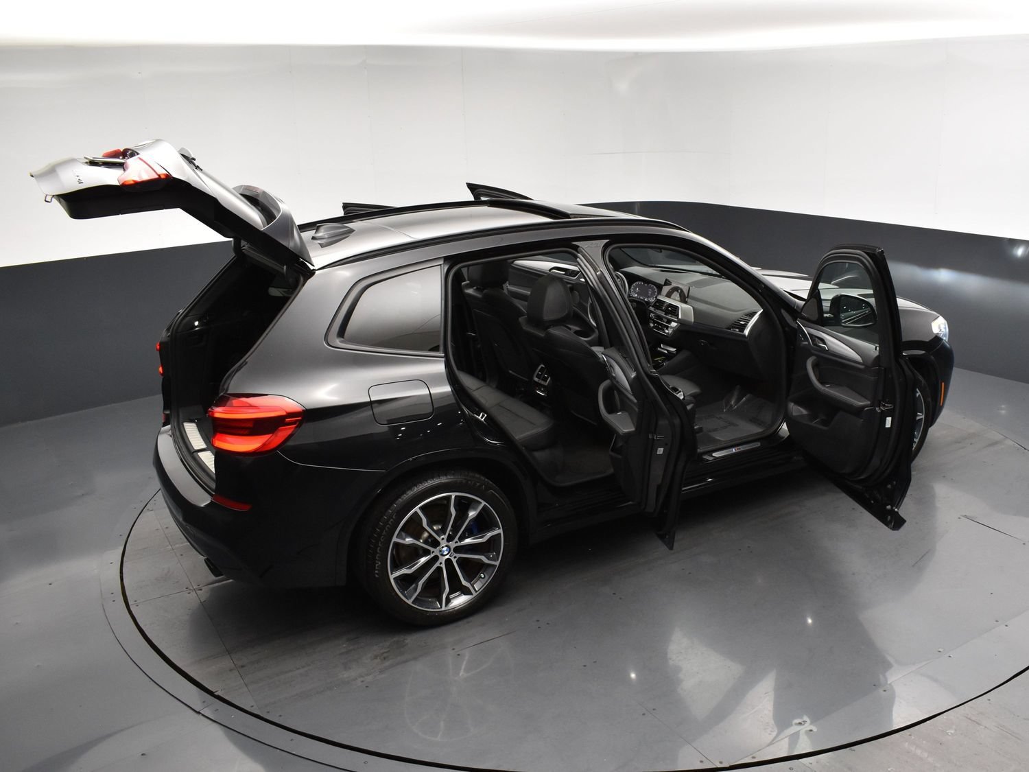 Used 2021 Black BMW xDrive30i image 29