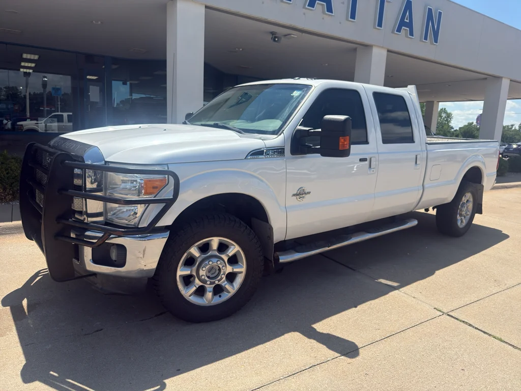 Used 2016 White Platinum Metallic Tri-Coat Ford Platinum image 2
