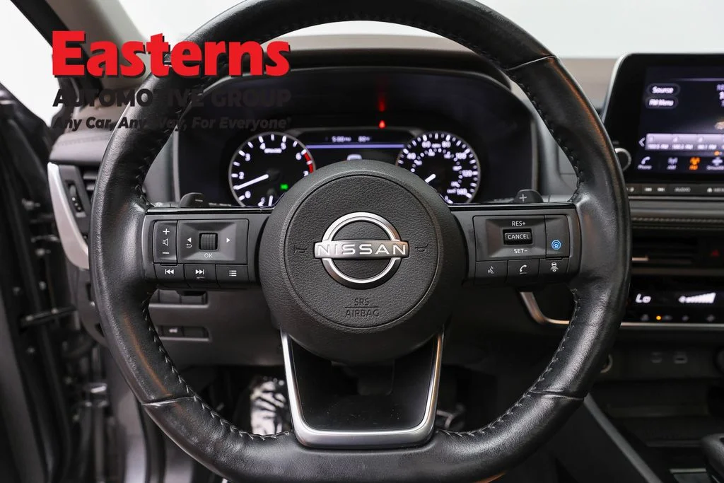 Used 2023 Gray Nissan SV image 10