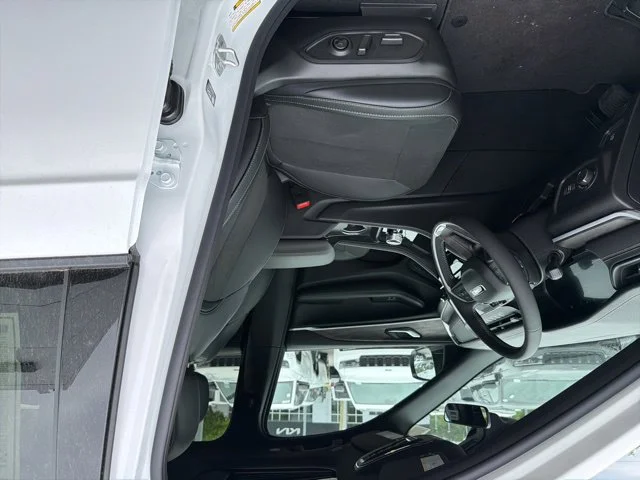 New 2026 White Jeep Altitude image 12