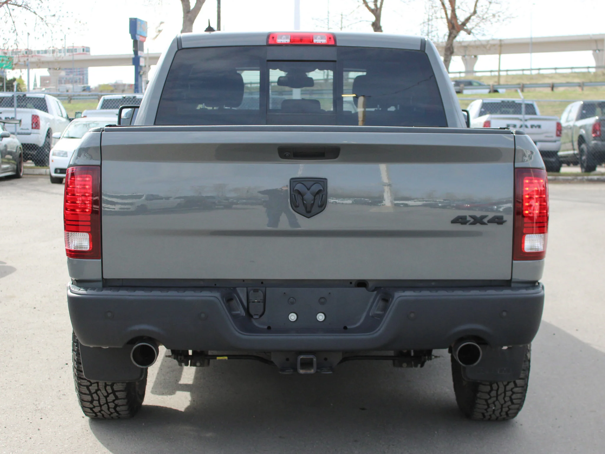 Certified Used 2022 Grey RAM Warlock * HEMI V8 | Android Auto | Bronze Wheels | Tonneau Cover | Heated Seats | Remote Start image 14