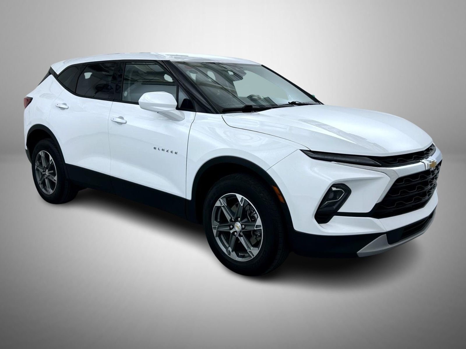 Used 2025 White Chevrolet LT image 3