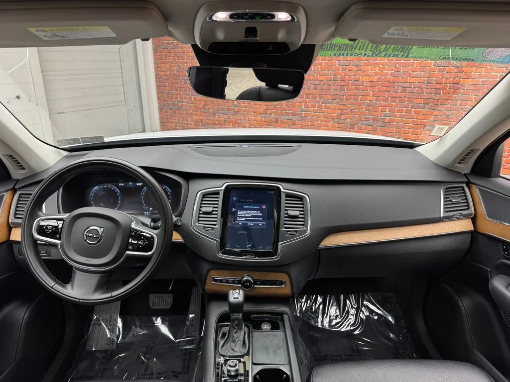 Used 2021 White Volvo T6 Momentum image 13