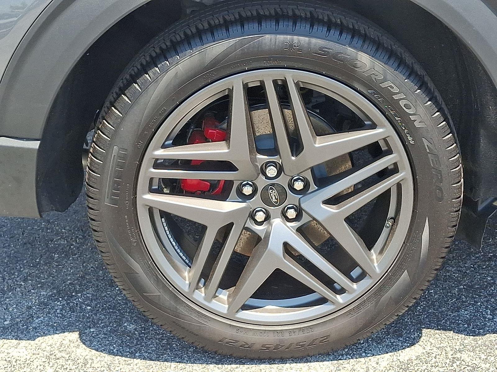 New 2026 Carbonized Gray Metallic Ford ST-Line image 5