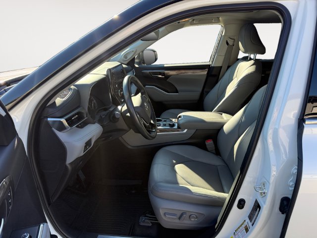 Used 2021 Blizzard Pearl Toyota Limited image 11