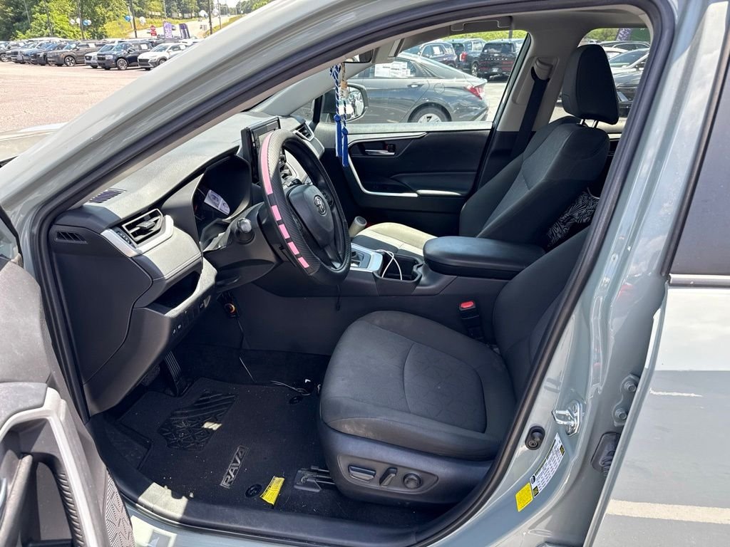 Used 2022  Toyota XLE image 5