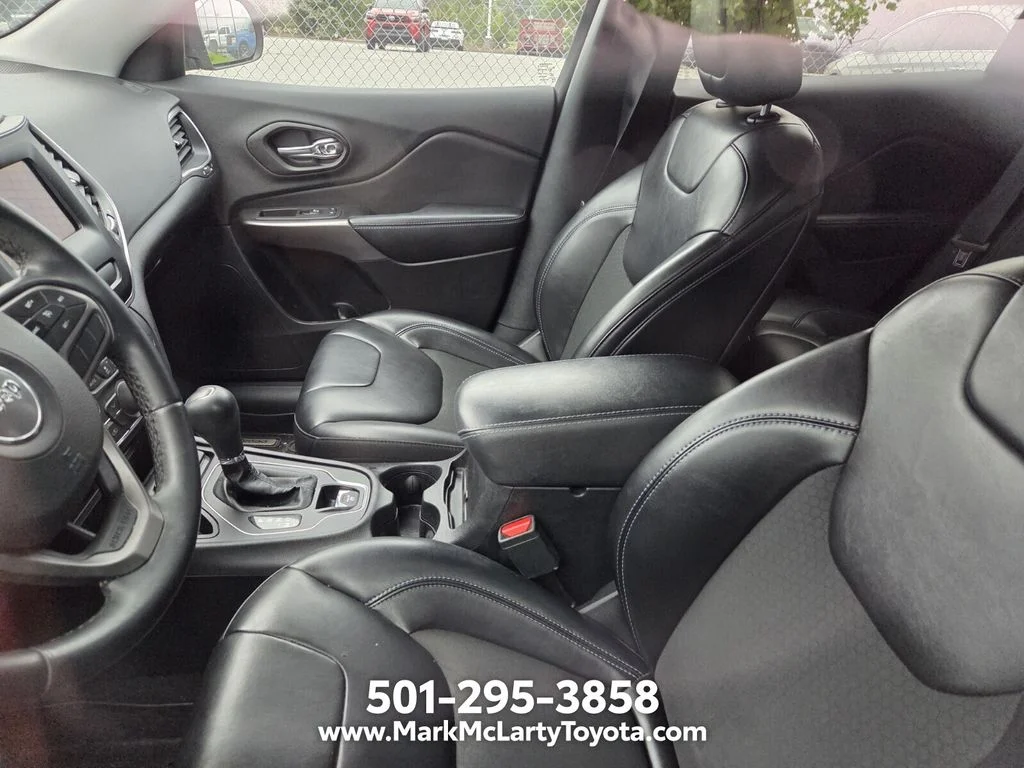 Used 2020 Gray Jeep Latitude Plus image 6