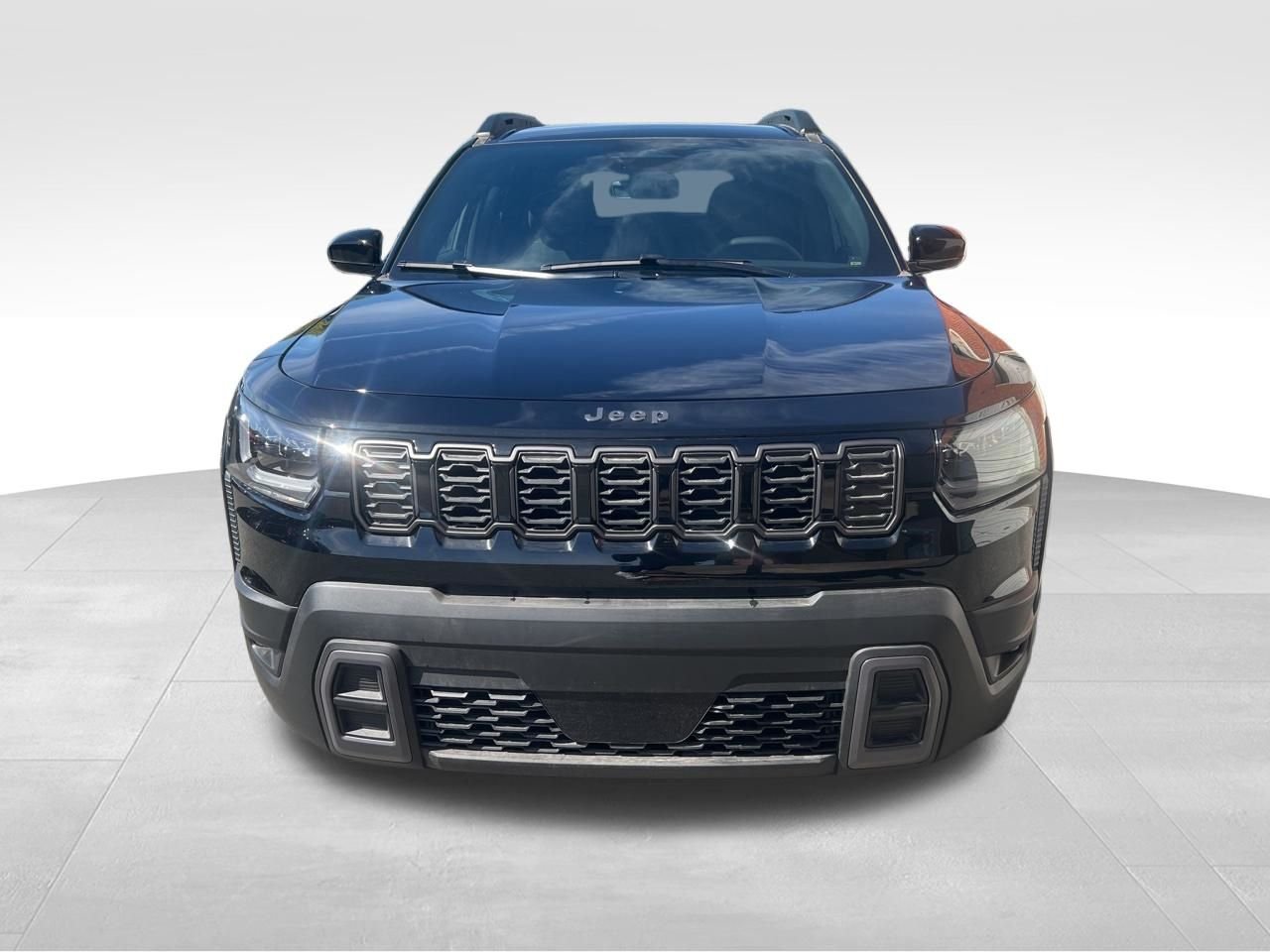 New 2026 Diamond Black Crystal Pearl-Coat Exterior Paint Jeep Laredo image 8